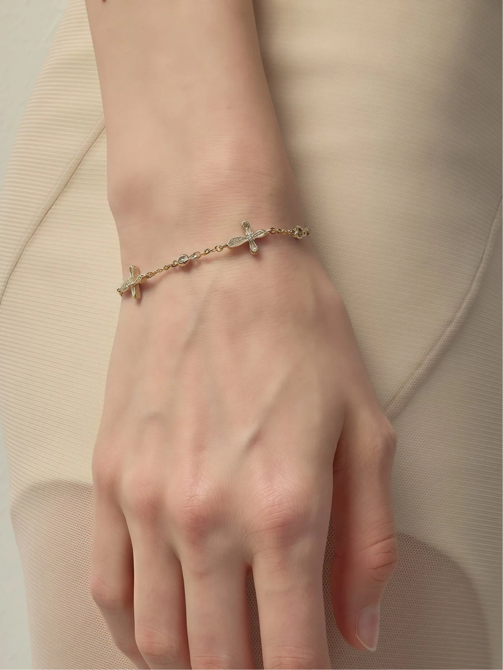 Dear Luma Crosswind Bracelet view 5