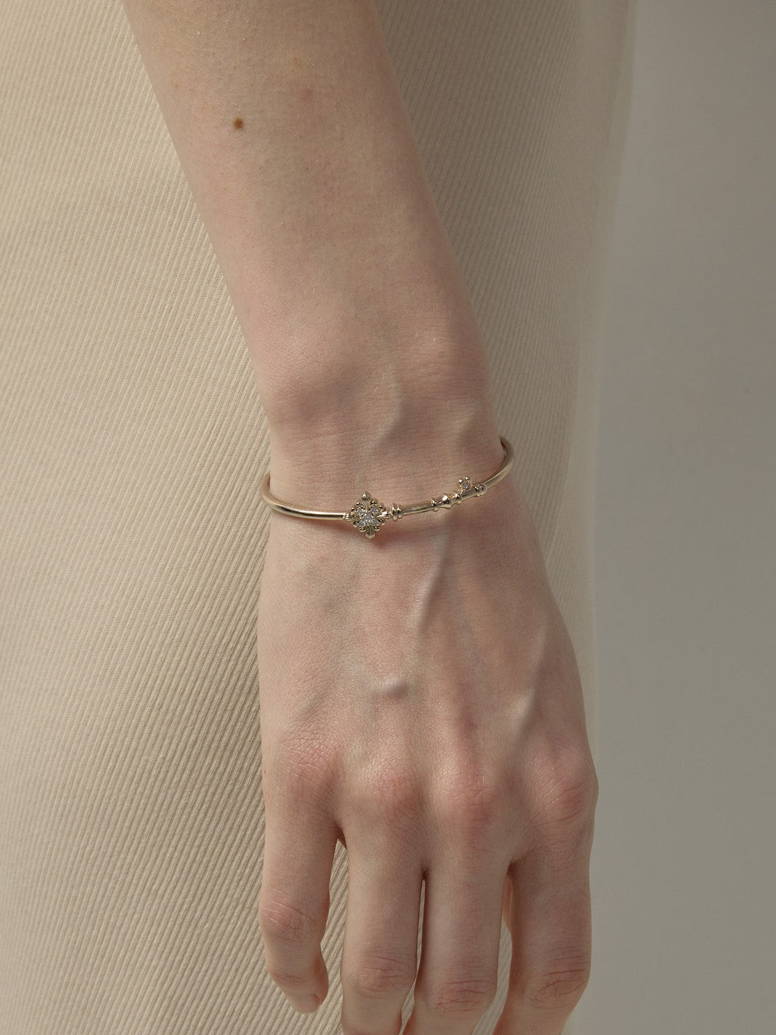 Dear Luma Iris Key Cuff - Ornate view 6