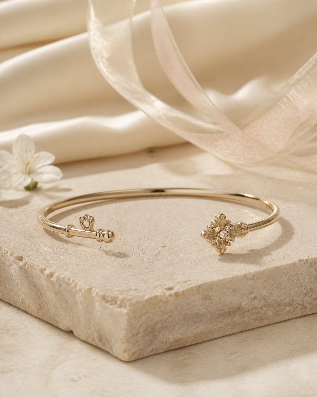 Dear Luma Iris Key Cuff - Minimal view 2