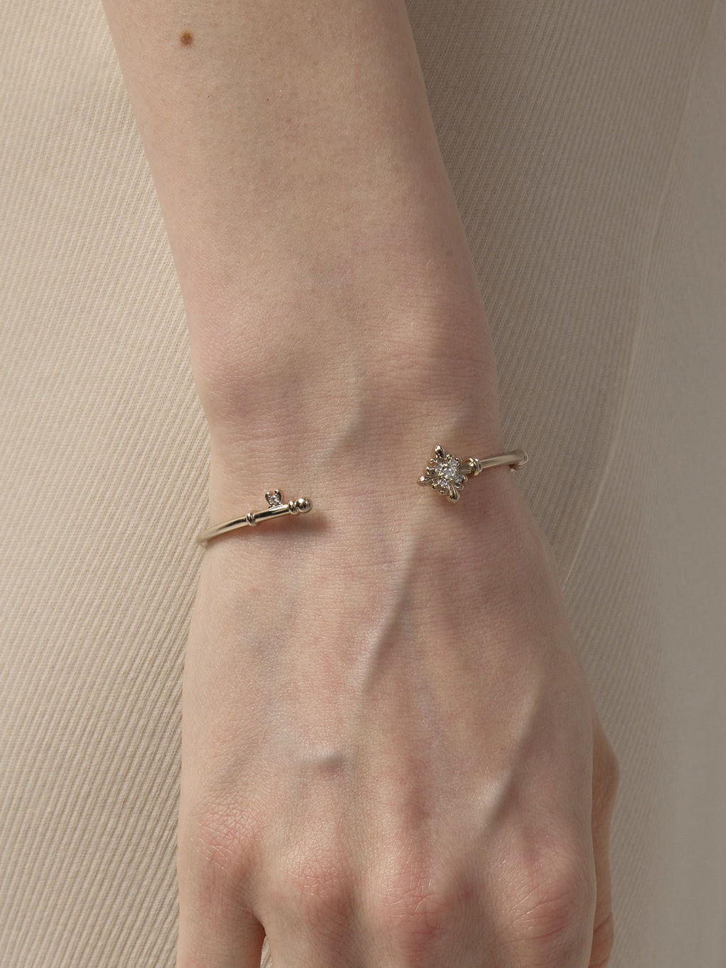 Dear Luma Iris Key Cuff - Minimal view 6