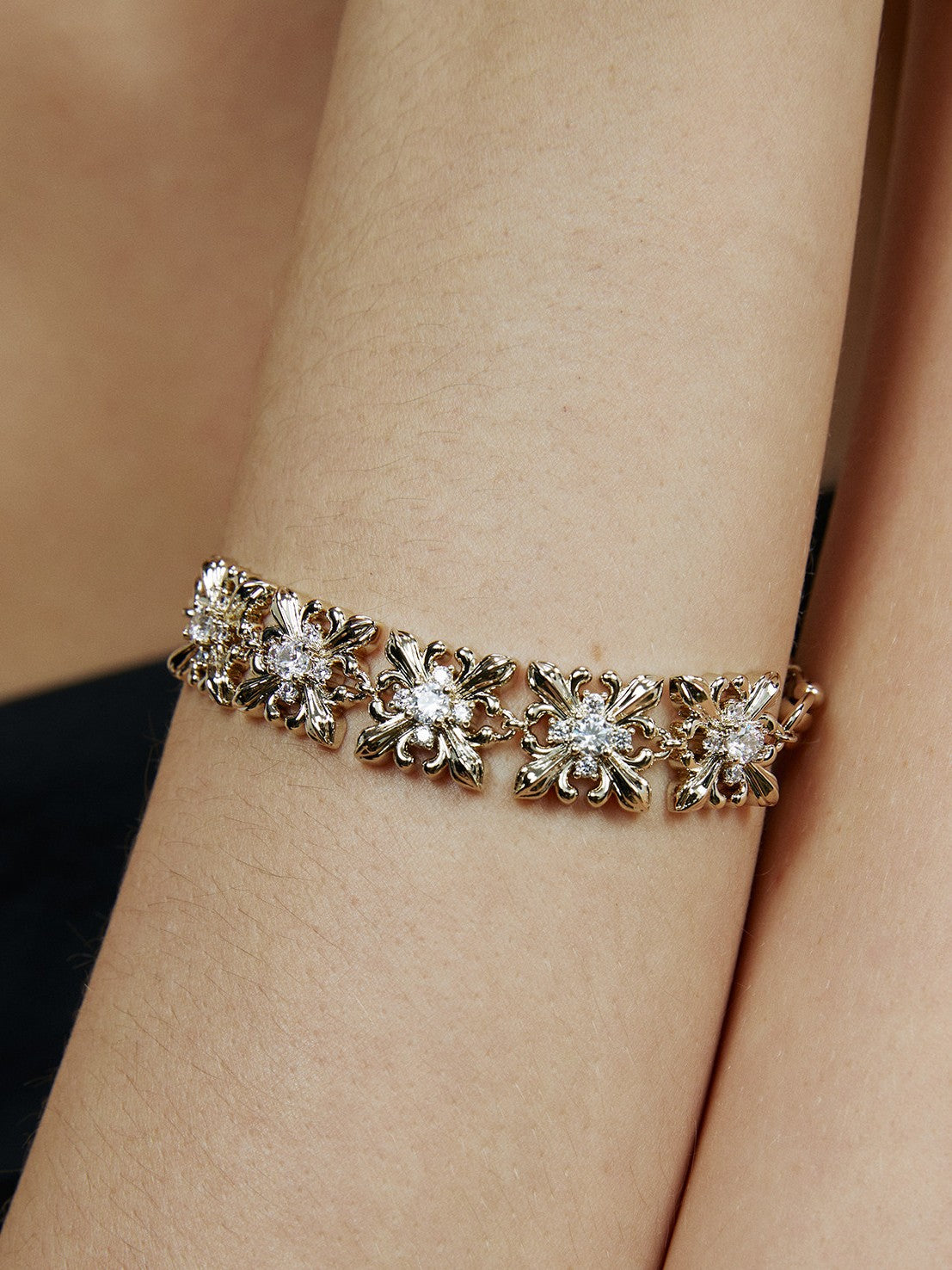Dear Luma Iris Garland Bracelet - Five Bloom view 4