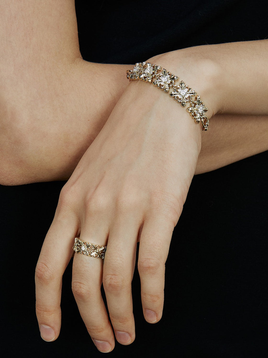 Dear Luma Iris Garland Bracelet - Five Bloom view 8