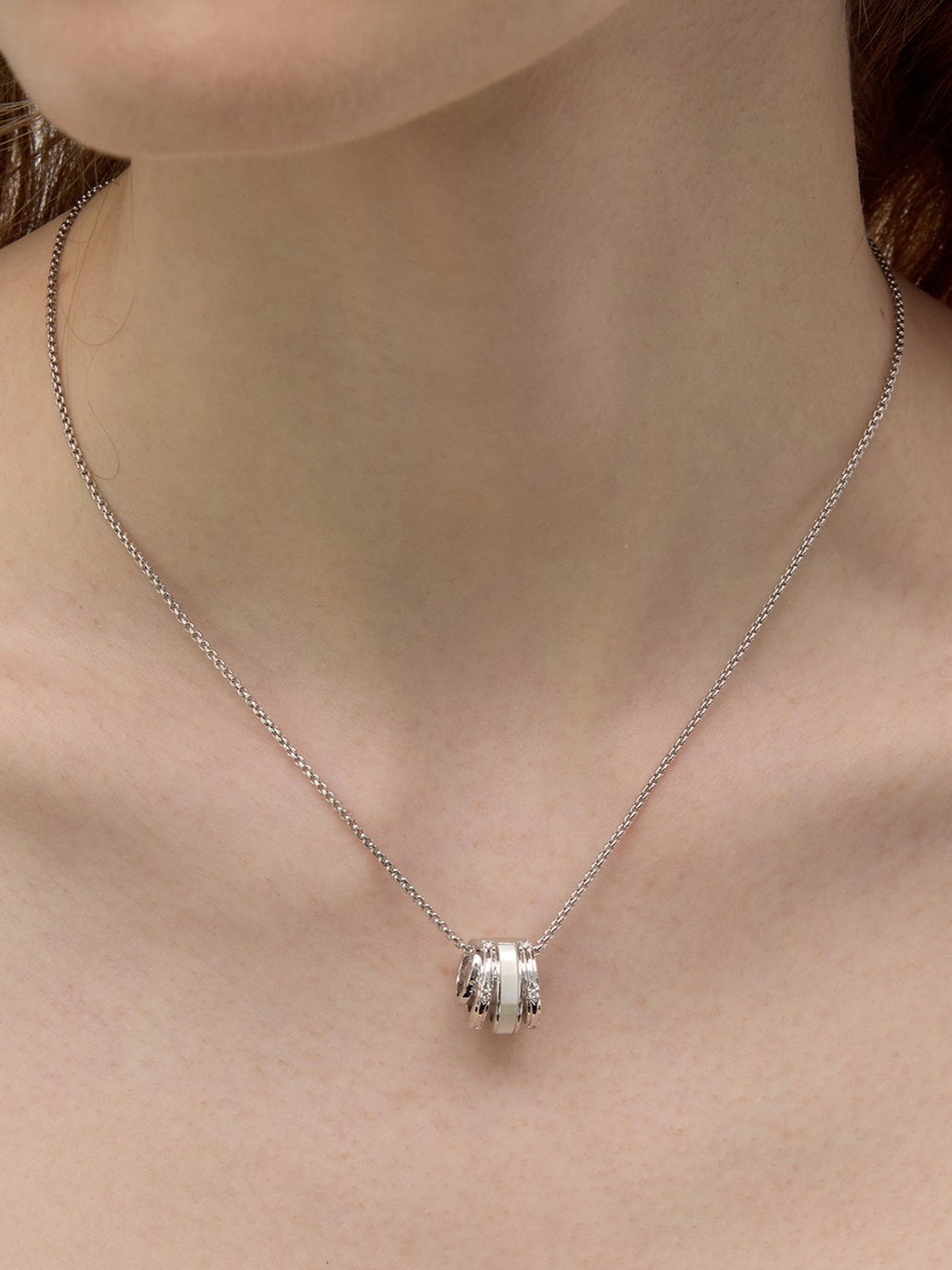 Dear Luma N008 mother-of-pearl iris pendant necklace model closeup