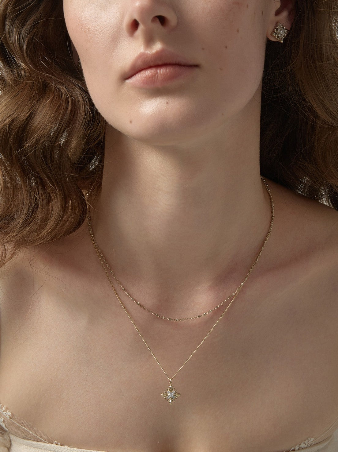 Dear Luma N010 double layer iris chain necklace atmosphere detail