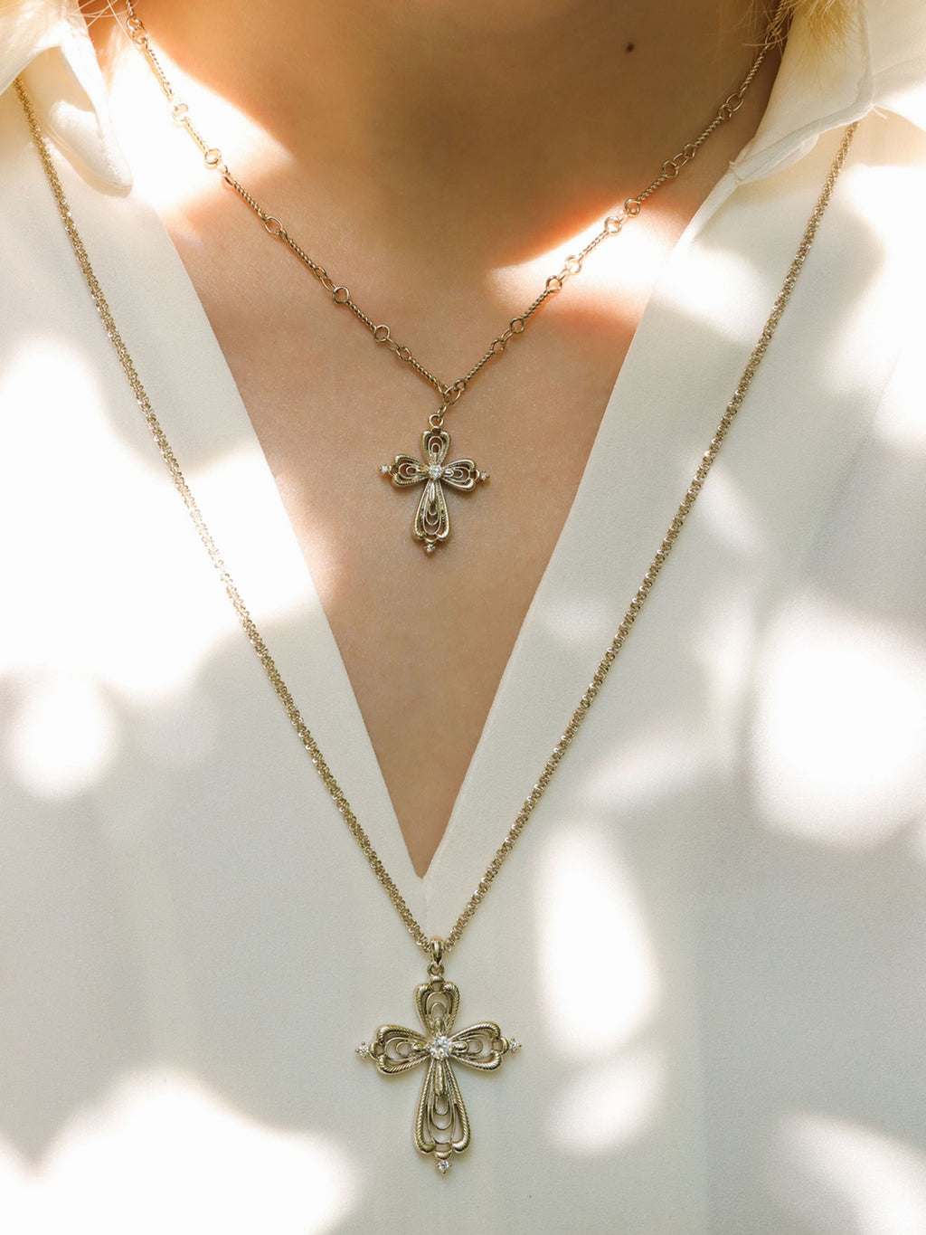 Dear Luma N011 large lace cross long necklace model pairing image