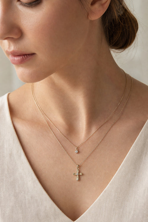 Dear Luma N012 gold layered necklace model closeup