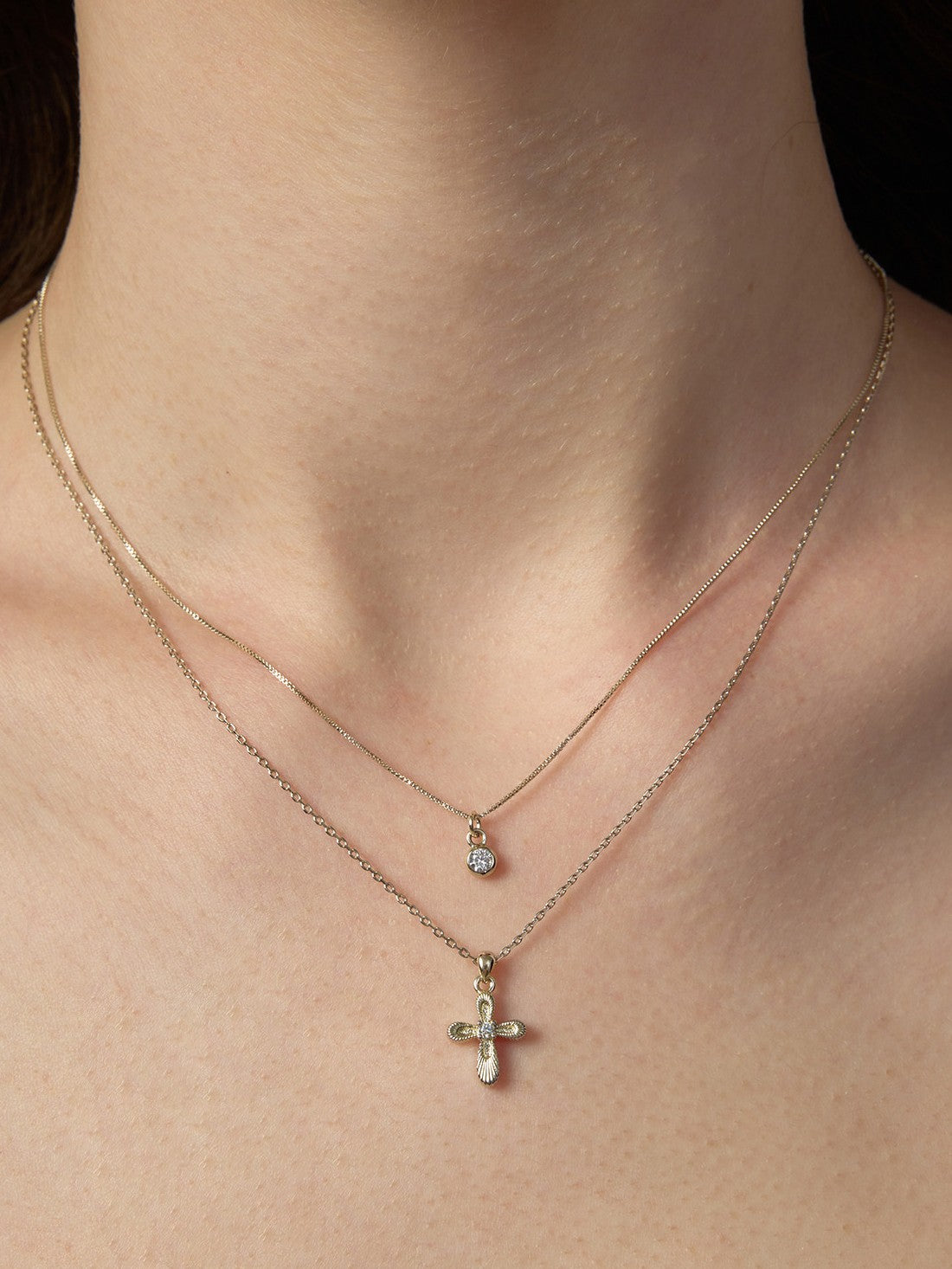 Dear Luma N012 gold layered necklace wearing detail