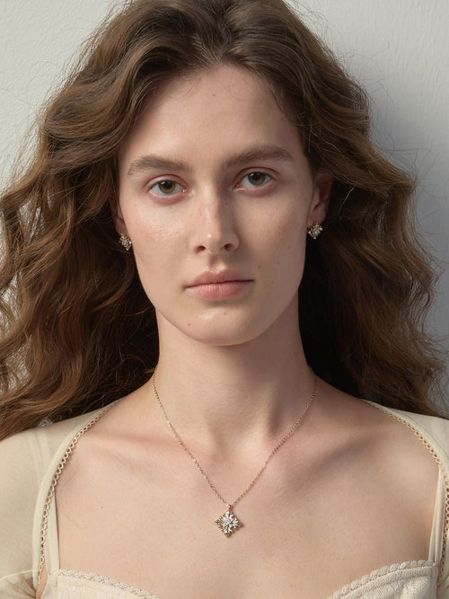 Dear Luma N015 short iris necklace product and wearing comparison