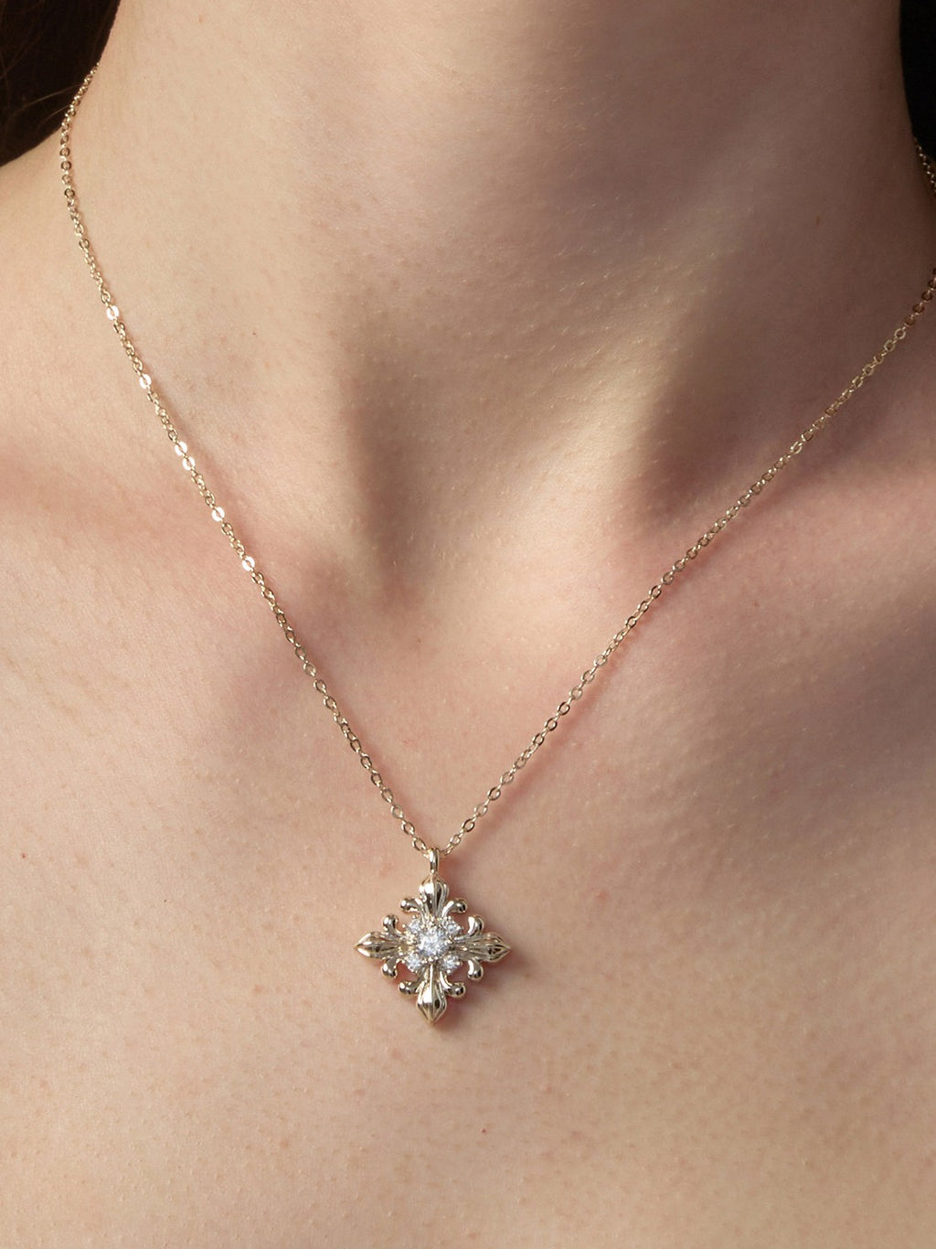 Dear Luma N015 short iris necklace model portrait