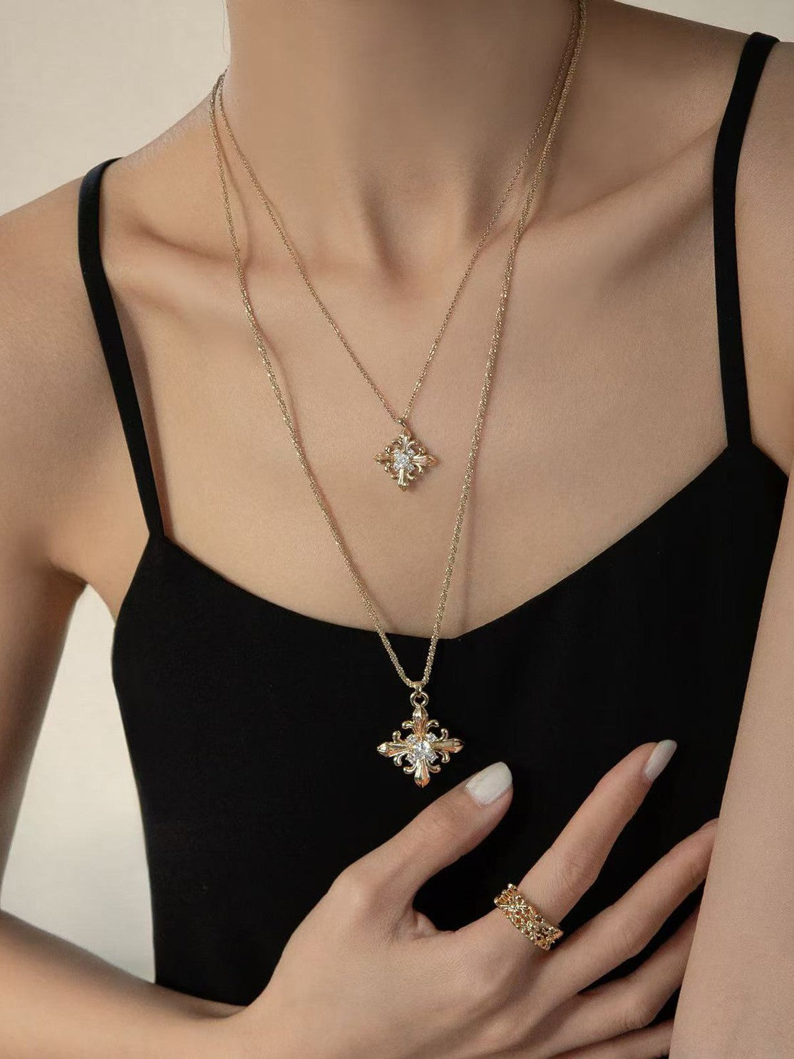 Dear Luma N015 short iris necklace wearing detail