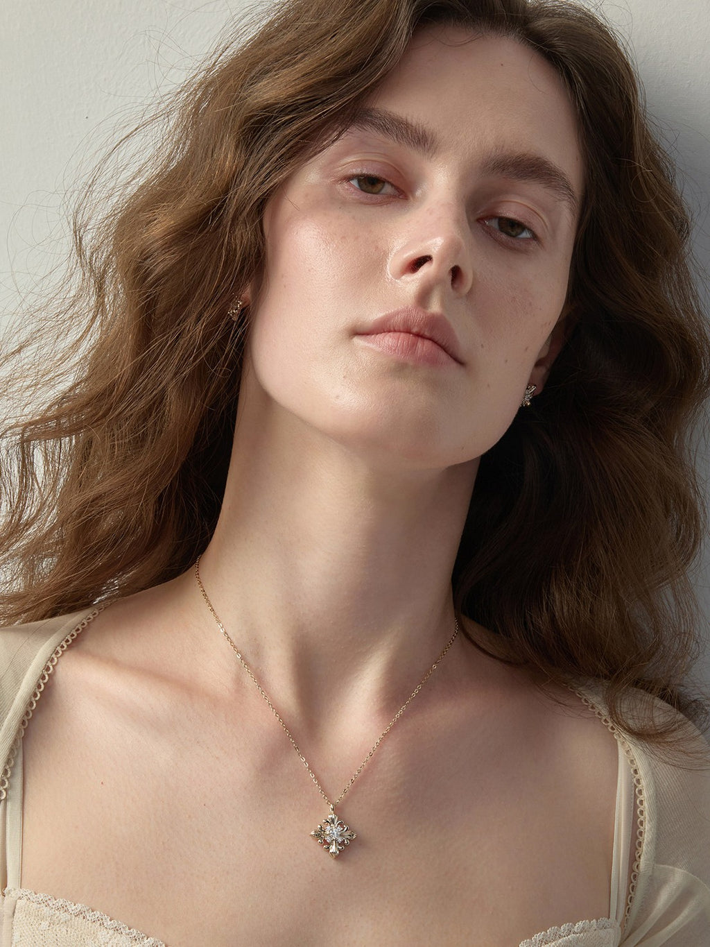 Dear Luma N015 short iris necklace lifestyle styling