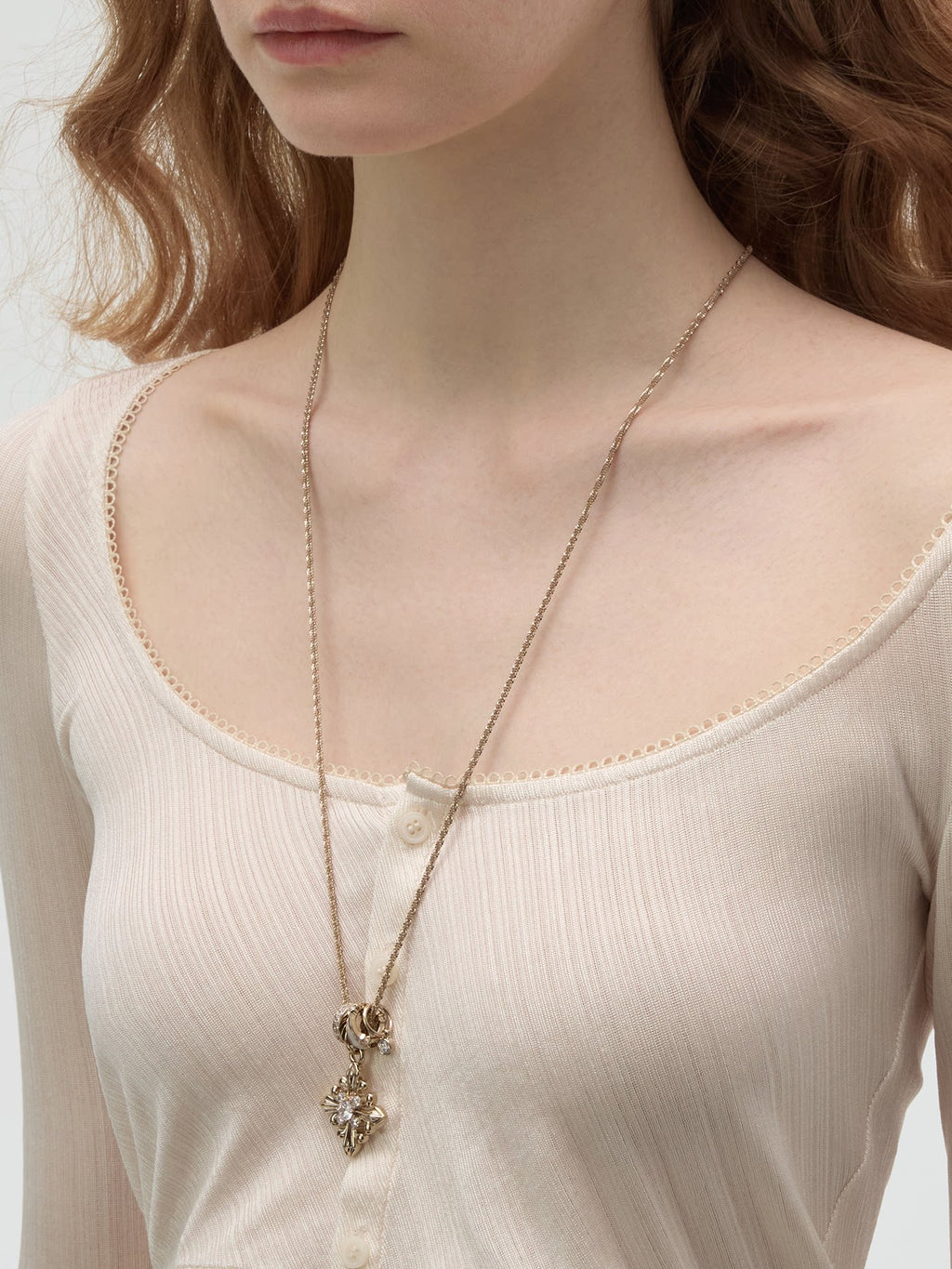 Dear Luma N018 gold iris pendant necklace wearing detail