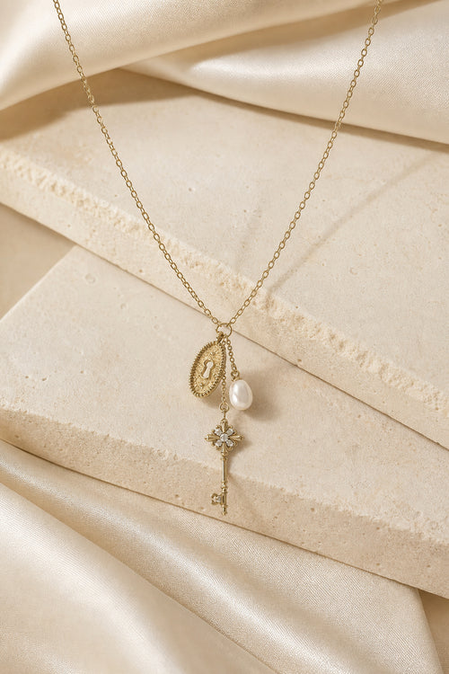 Dear Luma N019 gold keyhole pearl necklace cover