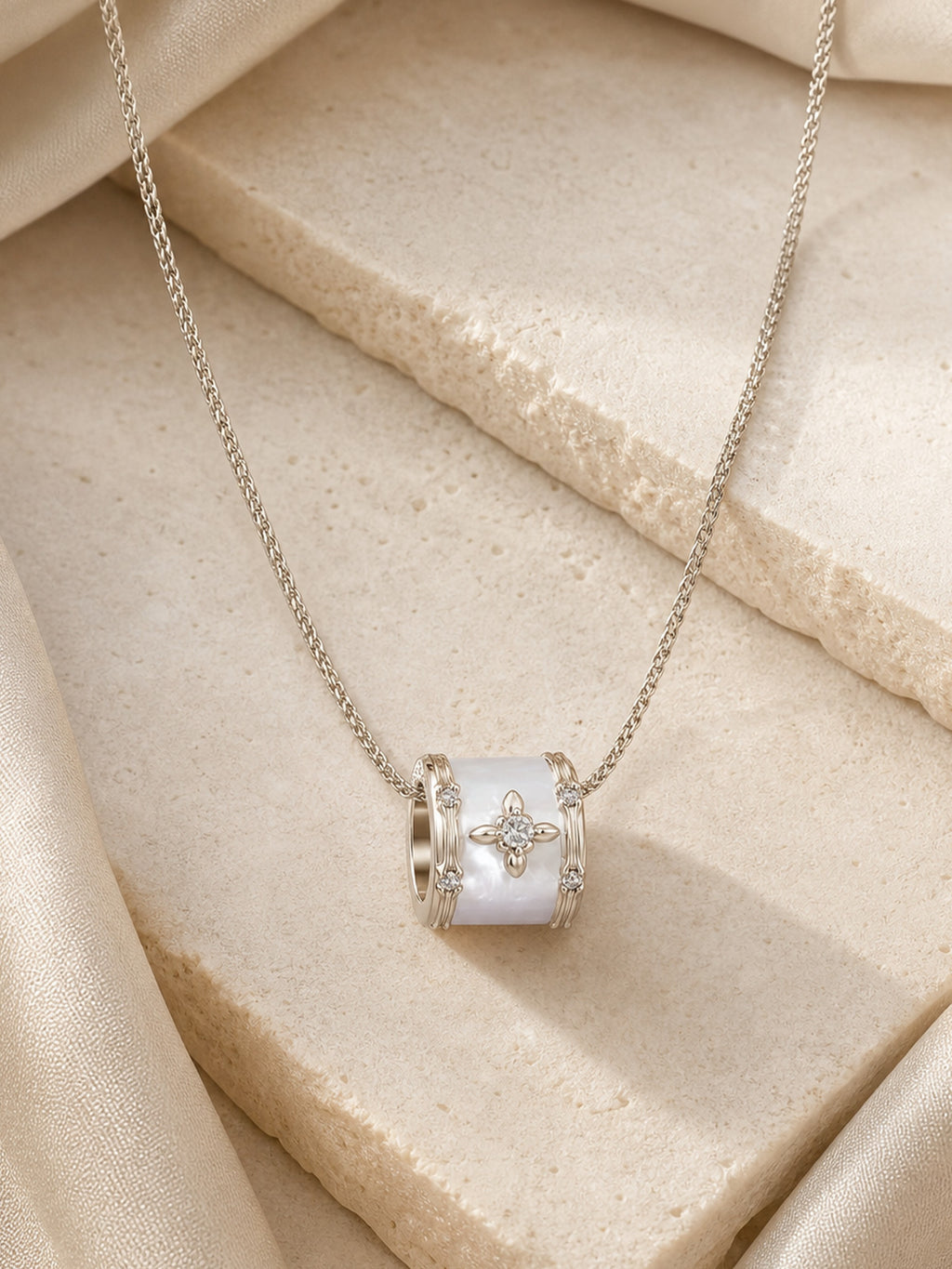 Dear Luma N021 mother of pearl four flower barrel necklace cover