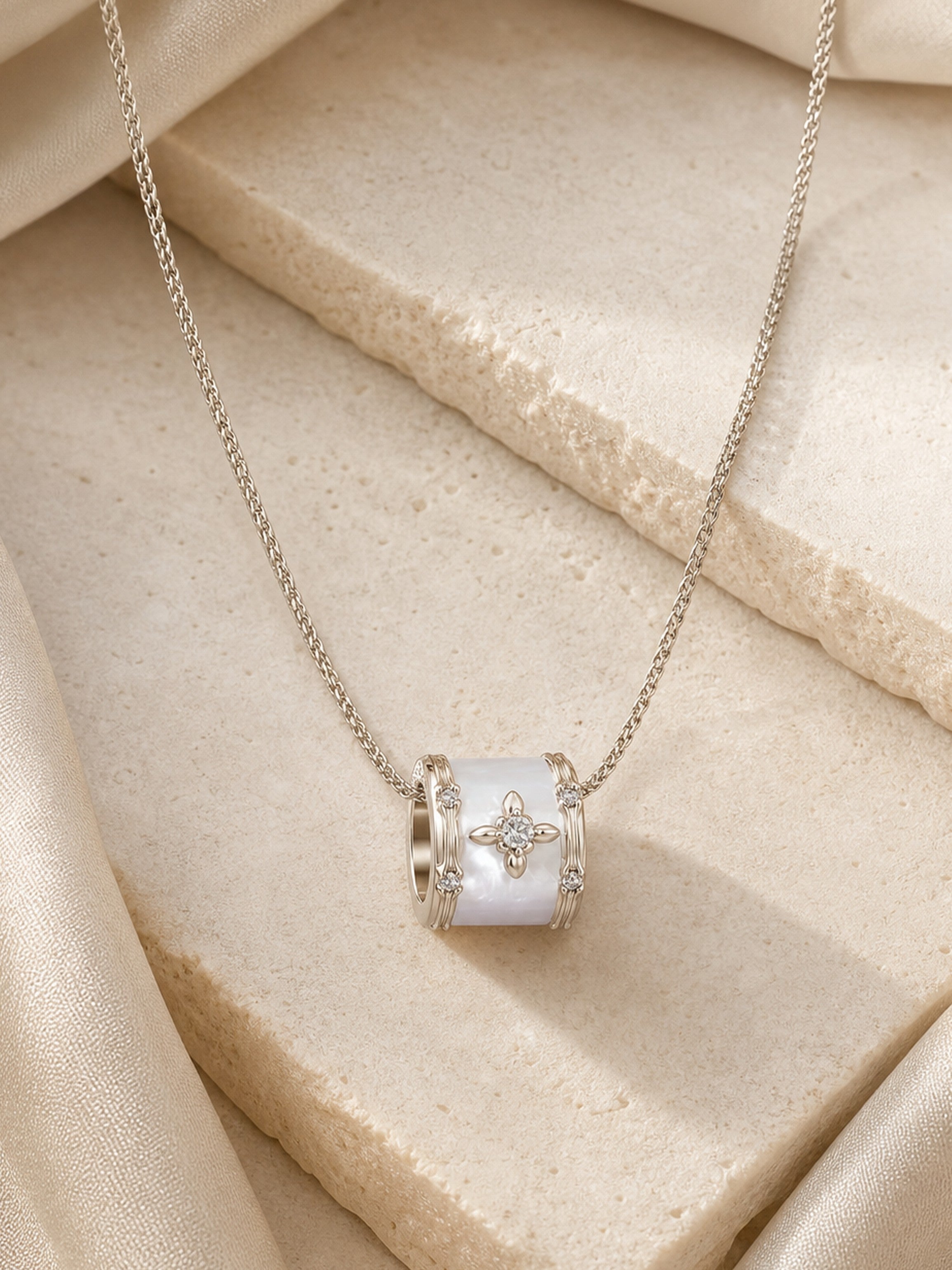Dear Luma N021 mother of pearl four flower barrel necklace cover