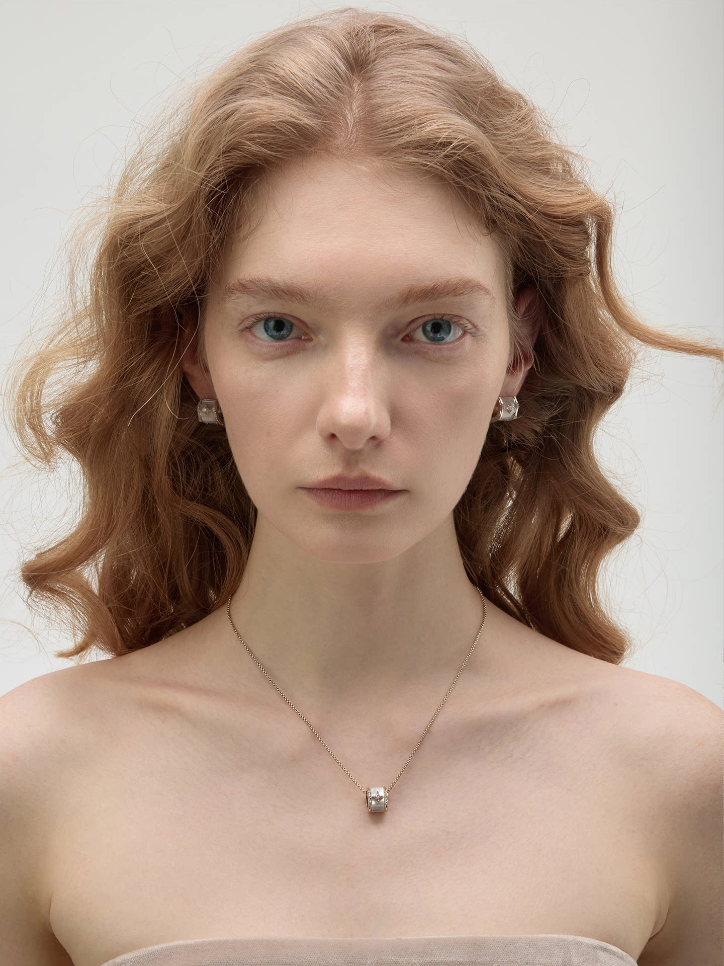 Dear Luma N021 mother of pearl four flower barrel necklace atmosphere