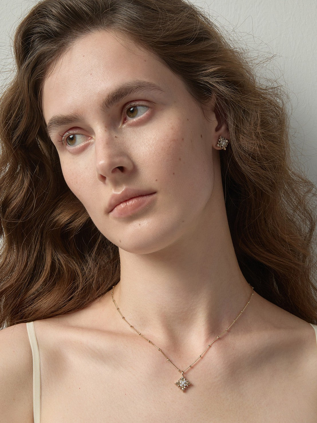 Dear Luma N022 gold iris layered necklace model layered