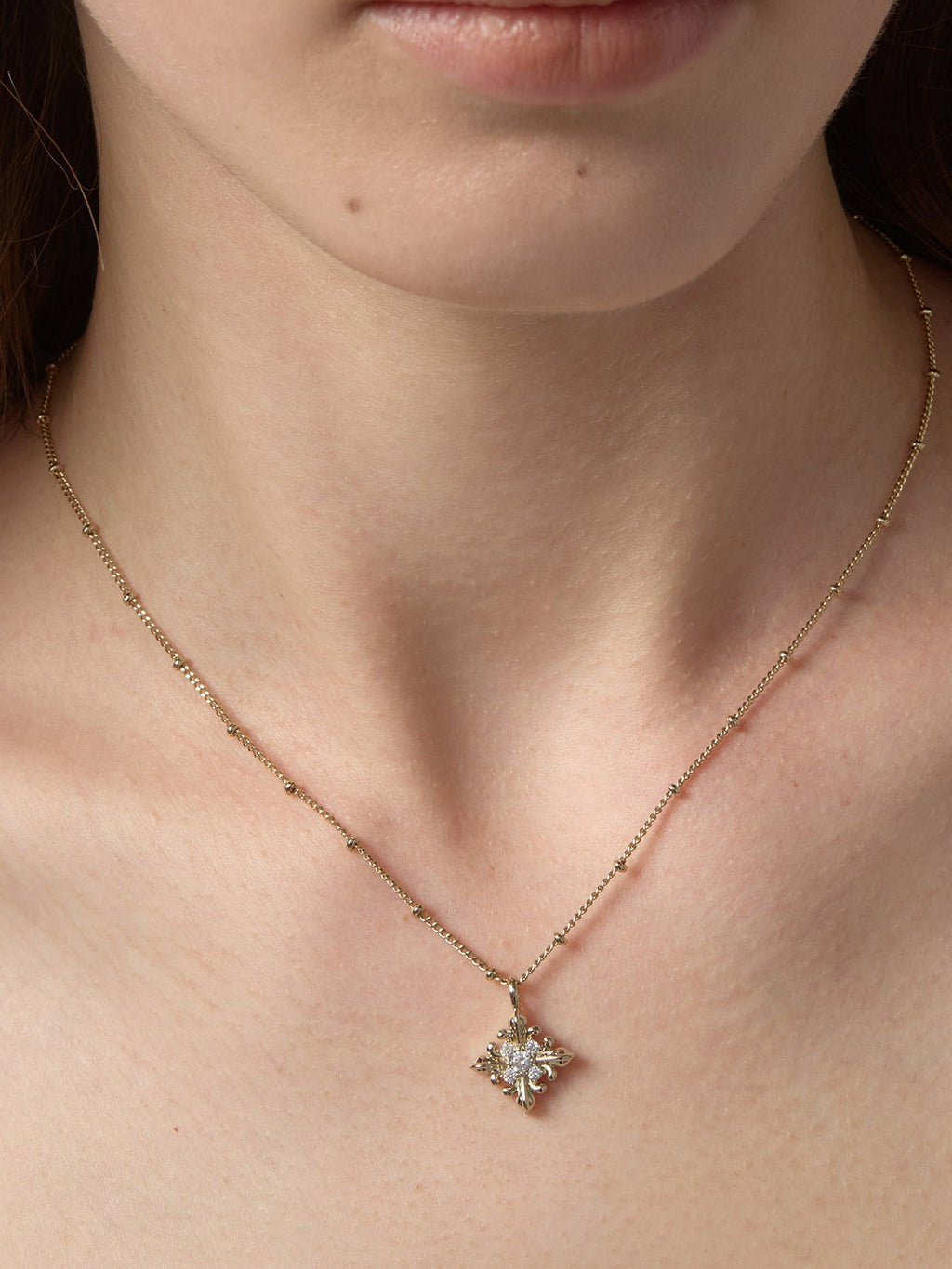Dear Luma N022 gold iris pendant necklace model single