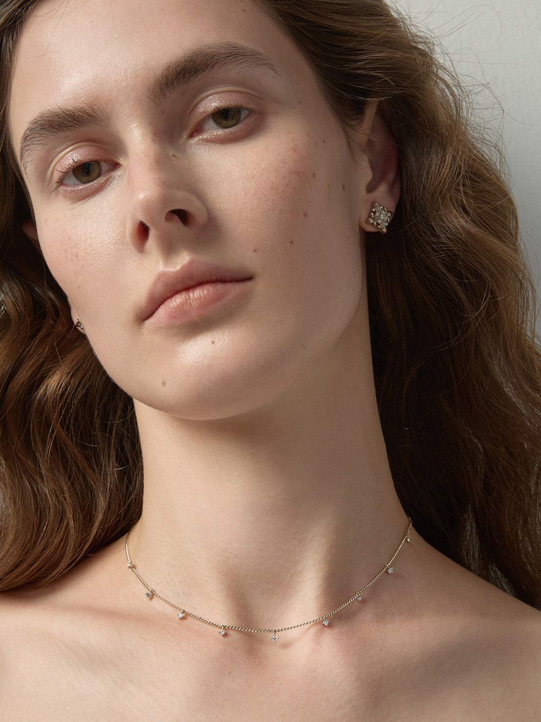 Dear Luma N022 gold iris pendant necklace model angle