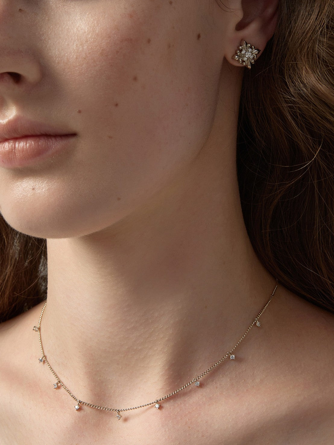 Dear Luma N022 gold iris pendant necklace wearing detail