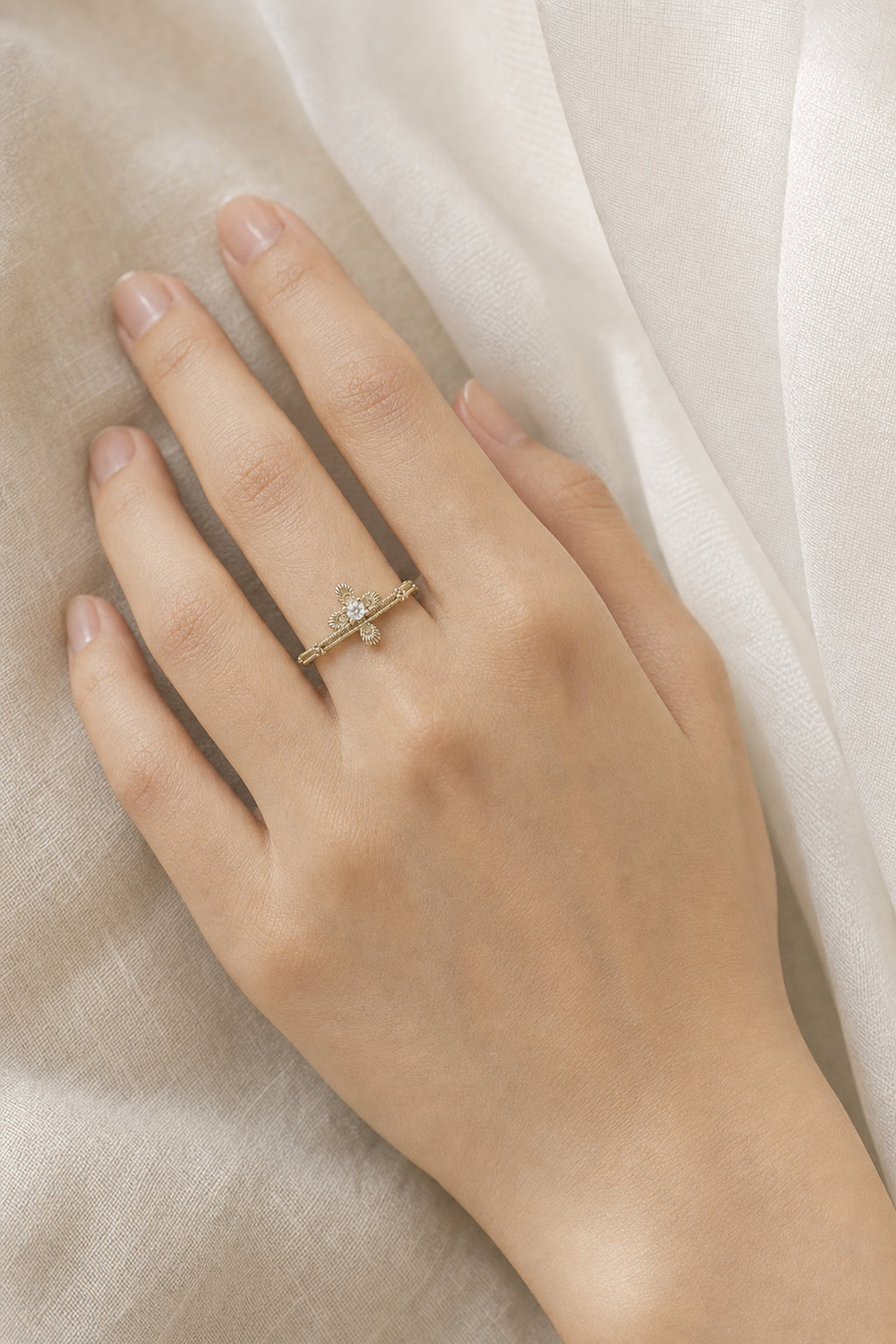 Dear Luma R004 gold lace cross open ring hand closeup
