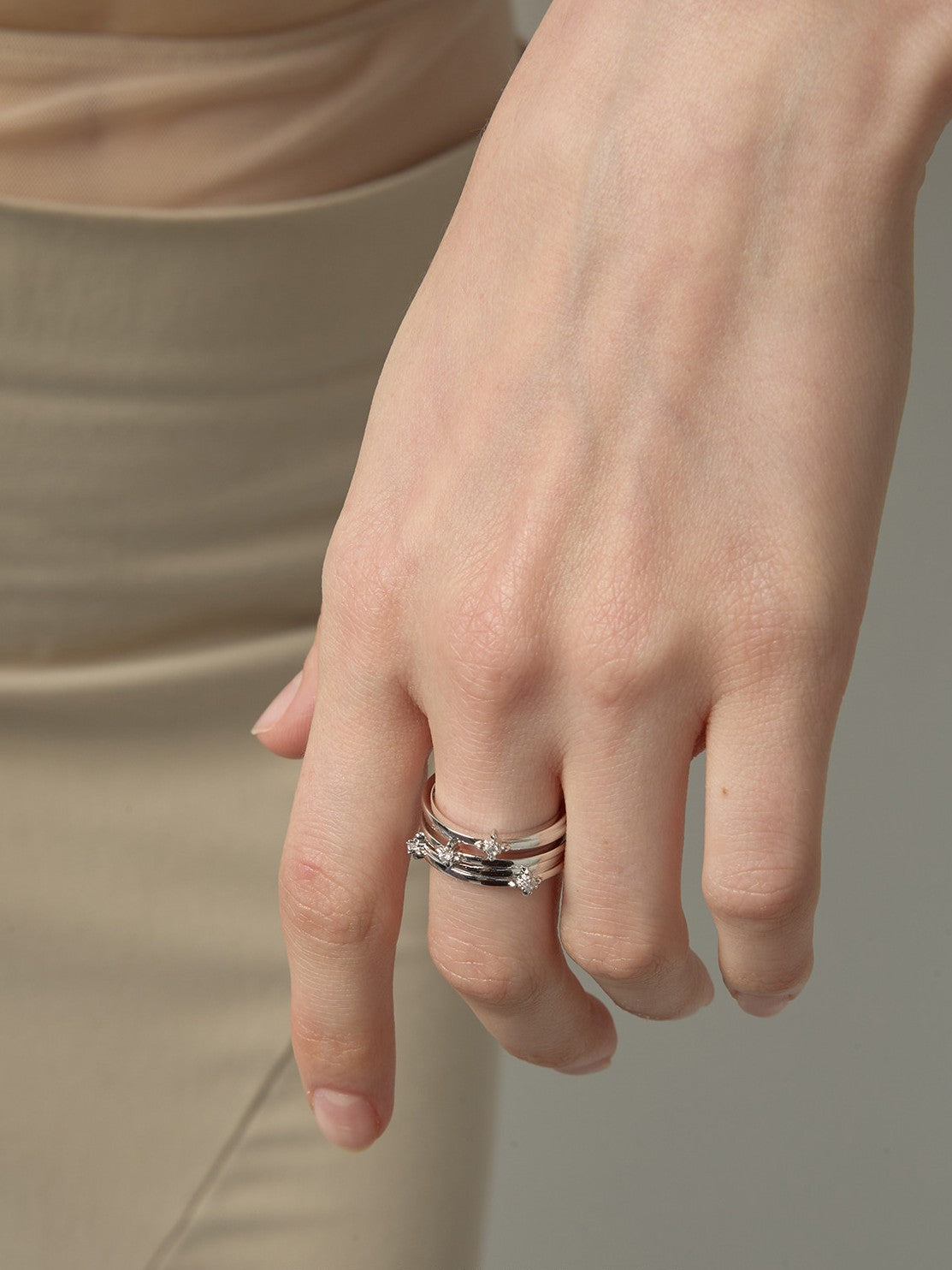 Dear Luma R005 silver multi layer iris ring model angle