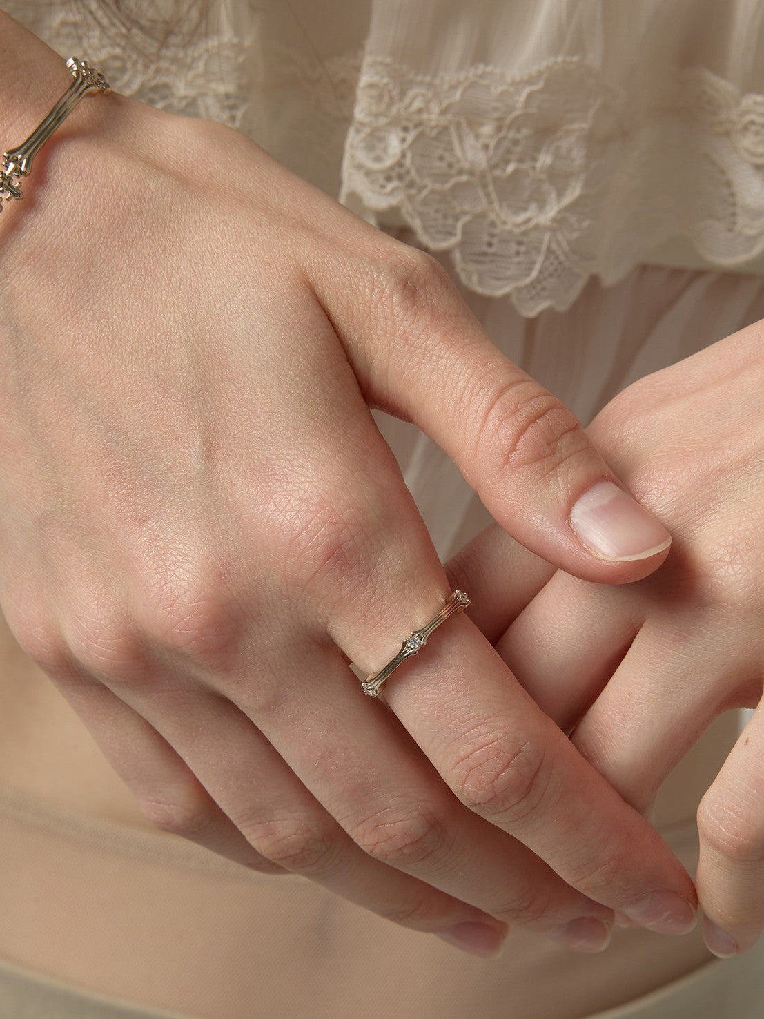 Dear Luma R009 gold iris ring set model detail